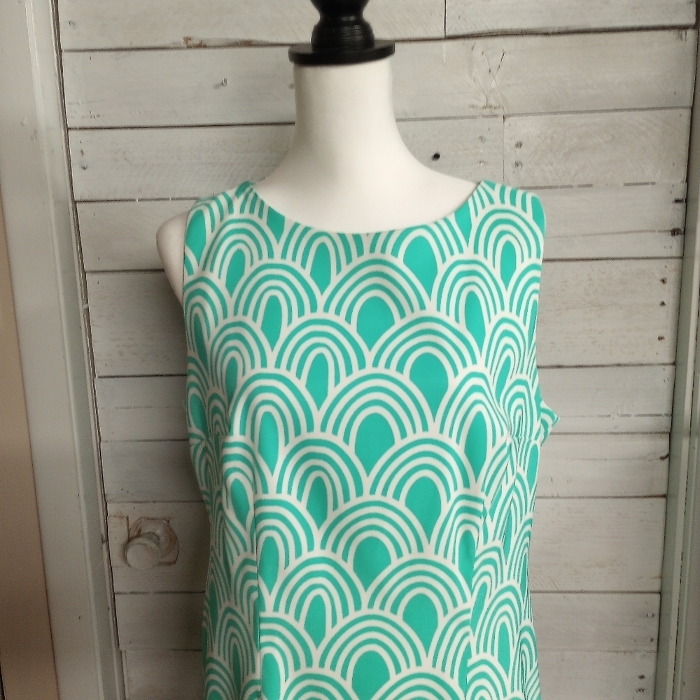 Elegant Green Patterned Dress - Picture 2 of 12